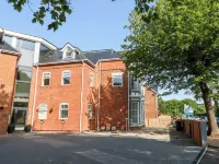 Flat 6, Thornlow Heights - Condos