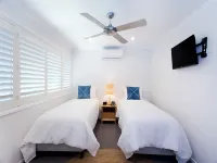 Noosa Parade Townhouse w/ Terrace by Stay Noosa
