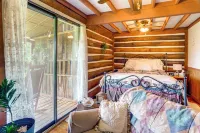 Cozy Luray Cabin w/ Views: Near Hiking Trails! - Balcony
