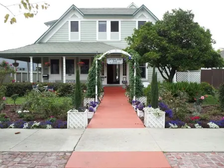 Cherokee Lodge Отели рядом с достопримечательностью «Vietnam Unit Memorial Monument»