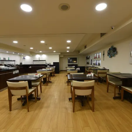 Asal Hotel Отели рядом с достопримечательностью «Парк развлечений Фан-Фейр»