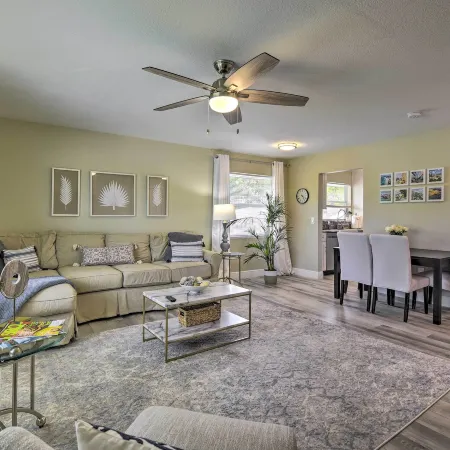 Cozy Sarasota Retreat - 3 Blocks to the Coast!