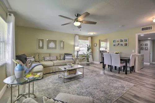 Cozy Sarasota Retreat - 3 Blocks to the Coast! - spa