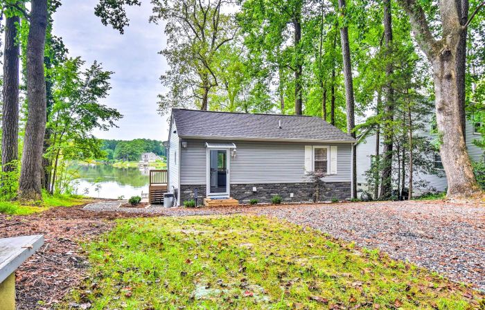 Relaxing Riverfront Cottage w/ Boat Dock!