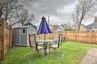 Walk to Niagara Falls! Family Home w/ Yard