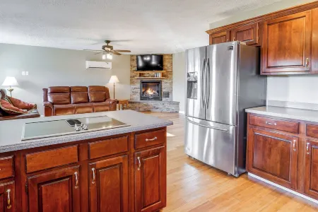 Peaceful Russell Springs Home w/ Fire Pit & Pond! Отели в г. Джеймстаун