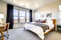 Washington Home w/ Mtn Views, Near Hiking! - parking