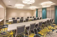 La Quinta Inn & Suites by Wyndham Duluth Hotel di Hermantown