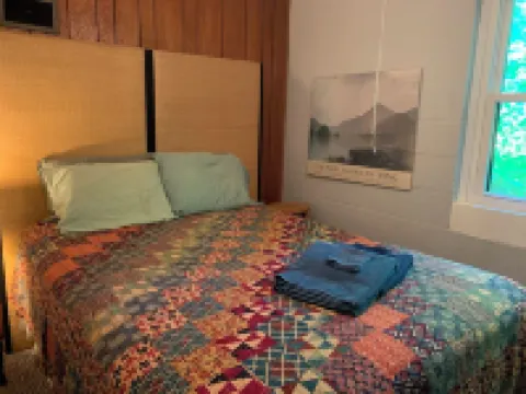 Central and Shady 1-bedroom house in Yellow Springs with WiFi and AC