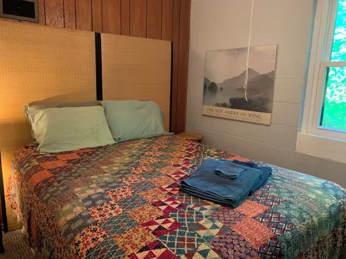 Central and Shady 1-bedroom house in Yellow Springs with WiFi and AC