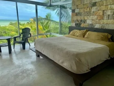 Ocean Villa. 100feet from beach and private Các khách sạn ở 
