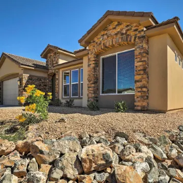 La Verkin Home w/ Hot Tub, Kayaks, & Bikes!