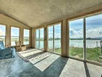 Lakefront Country Home w/ Waterslide & Trampoline! Hotels in Wheatland