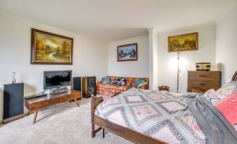 Pet-Friendly Apollo Home w/ Furnished Deck!