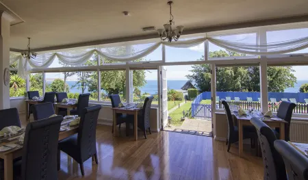 Luccombe Manor Country House Hotel Отели рядом с достопримечательностью «Шанклин в Ventnor Coastal Walk»