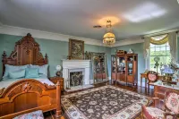 Historic Cedar Hill Mansion on Large Farm w/ Pool! - Wifi