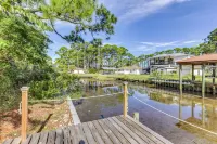 2 Mi to Mashes Sands Beach: Quiet Home w/ Dock! - parking