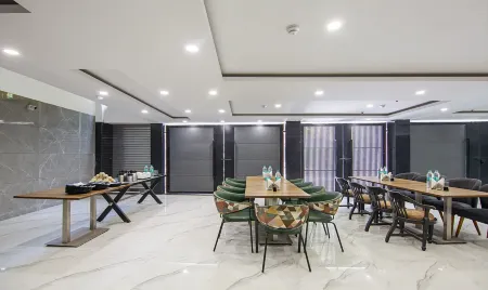 Treebo Royal Comfort Отели рядом с достопримечательностью «Фатехпур-Масджид»