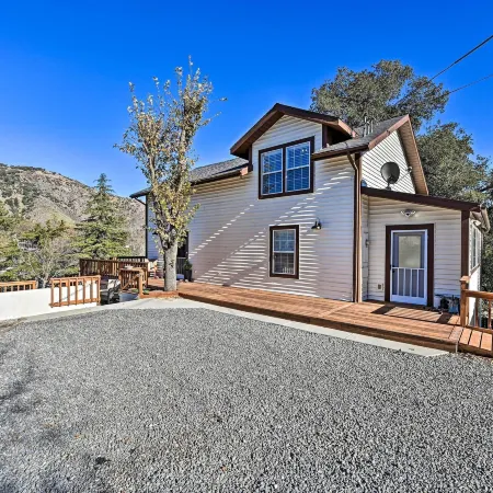 Inviting Julian Home w/ Scenic View & Hot Tub