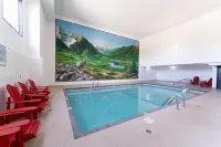 Prestige Radium Hot Springs Resort, WorldHotels Crafted - プール
