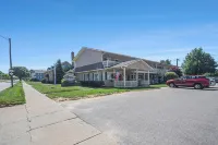 Ludington Pier House