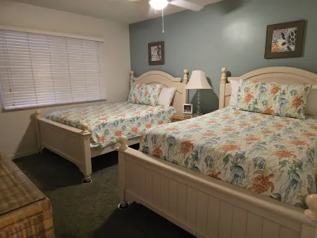 Enjoy Amazing Beach and Sunsets and Maybe a Turtle Hatching! 2 Bed/2 Bath Отели рядом с достопримечательностью «Тики Гарденс - Индиан-Шорс Бич Аксесс»