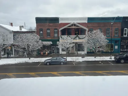 Charming 1-bedroom apartment in the village of enchanting Ellicottville Отели рядом с достопримечательностью «Watson's Chocolates»