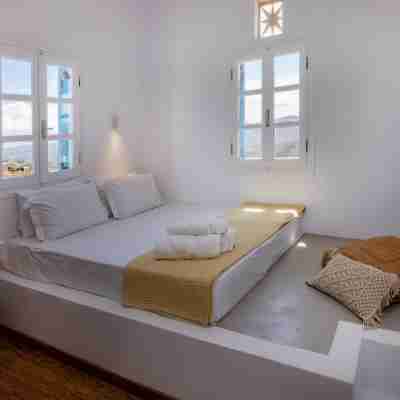 Akre, Marlas Tinos Rooms