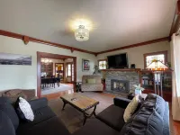 3-bedroom Craftsman home with hot tub/sauna in the Heart of Arcata