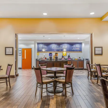 Hampton Inn & Suites Detroit/Airport-Romulus