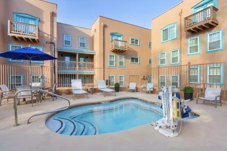 Hilton Vacation Club Villas de Santa Fe Отели рядом с достопримечательностью «Публичная библиотека Санта-Фе»