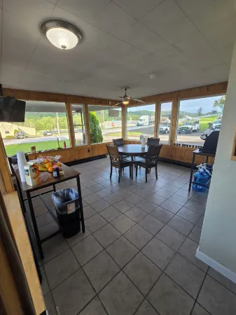 Troy Motel Отели в г. Брадфорд Каунти