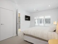 Saltwood Coastal Hamptons Luxe With Pool Hotels in Rye