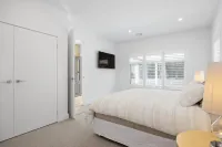 Saltwood Coastal Hamptons Luxe With Pool