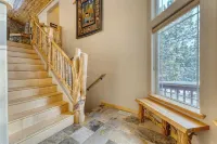 Cherry Hills Spacious Tahoe Cabin With Deck, Fireplace & Open Interiors