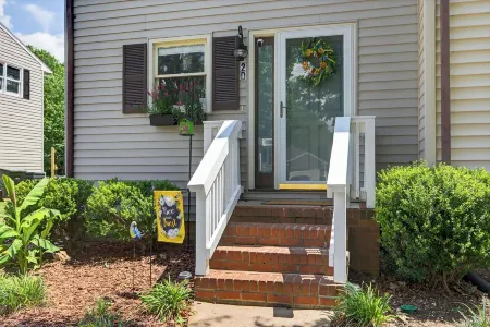 Charming 2-bedroom townhome in great location offering all the comforts of home.