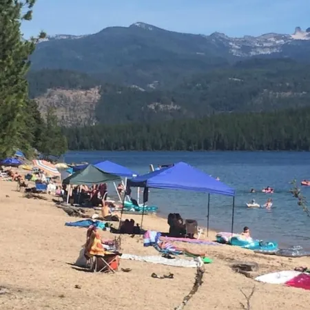 Escape to Priest Lake! Cabin in the woods! Air Conditioning and WiFi!!