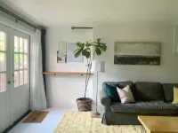 A Cozy Light-Filled Retreat in Queen Anne, Seattle