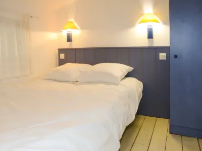 Les Sables Vignier Hotels near Camping Saint Hubert Island Ola