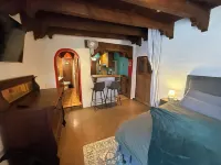 Cozy Private Adobe Studio • Kiva Fireplace • Walk to Taos Plaza • Pet-Friendly