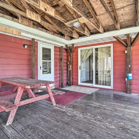 Rustic & Modern Russell Cabin w/ Grill + Deck