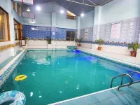 Ratna Hotel - Pools