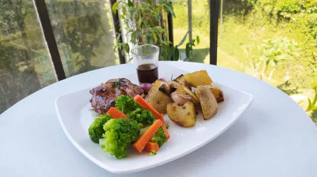 Tea Garden Resort Отели рядом с достопримечательностью «Kiara Pool Ciater Spa Resort»