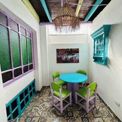 AQUI ME QUEDO here I Stay Hotel dekat Carmen Theatre