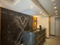 Center Hill Hotel Hotels near Arasta Bazaar
