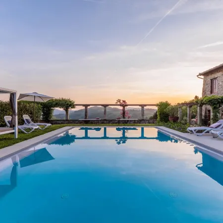 Villa Borbone - Perched on the Lucca Hills
