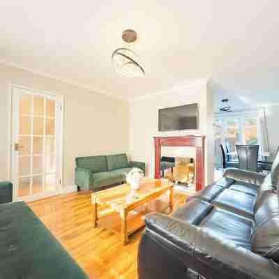 House - Sleeps 7 Private Garden & Parking Others