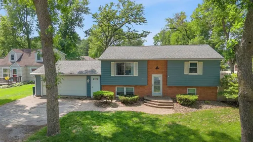 4-bedroom house in brilliant Clear Lake with AC, WiFi. Enjoy your stay