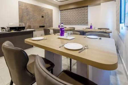 Treebo Grand Shivay Отели рядом со станцией Ahmedabad Junction Railway Station