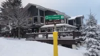 SLOPE SIDE SKI IN /  SKI OUT TOWNHOUSE TOP OF POWDER MONKEY LIFT BEST LOCATION